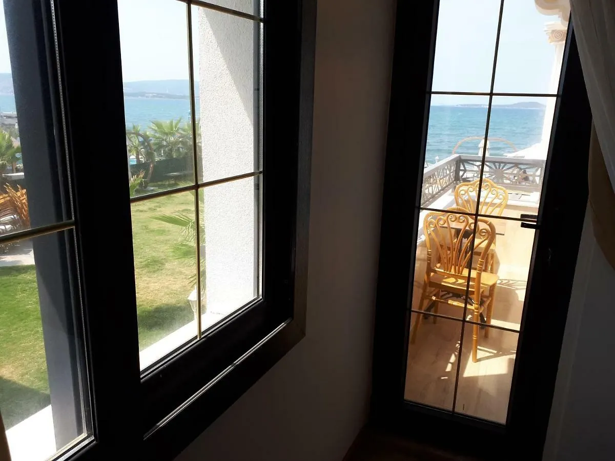 The Klazomenai Marine Hotel أورلا