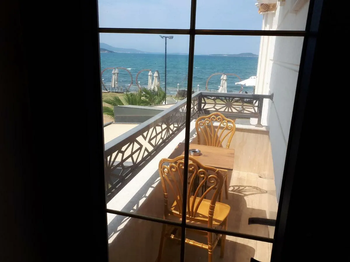 The Klazomenai Marine Hotel أورلا