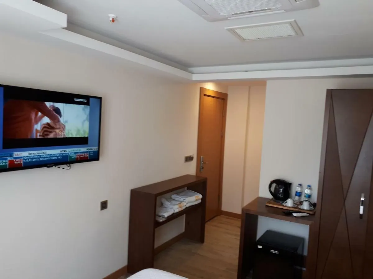 The Klazomenai Marine Hotel أورلا
